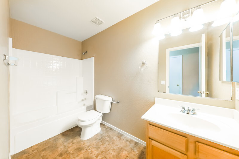 1,975/Mo, 12927 W Peppertree Ln Glendale, AZ 85307 Bathroom View