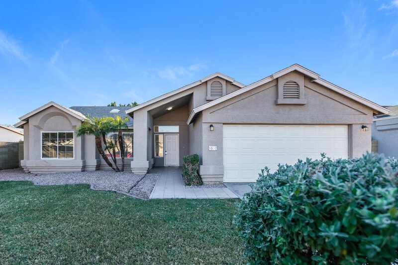 1,990/Mo, 5537 N 76th Dr Glendale, AZ 85303 External View