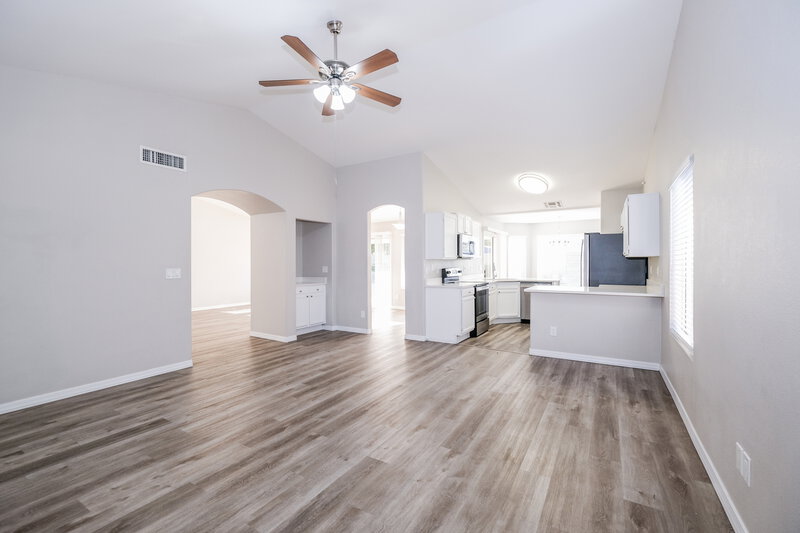 1,990/Mo, 5537 N 76th Dr Glendale, AZ 85303 Living Room View 2