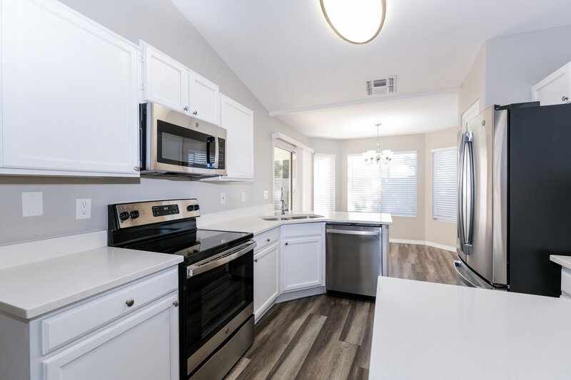 1,990/Mo, 5537 N 76th Dr Glendale, AZ 85303 Kitchen View