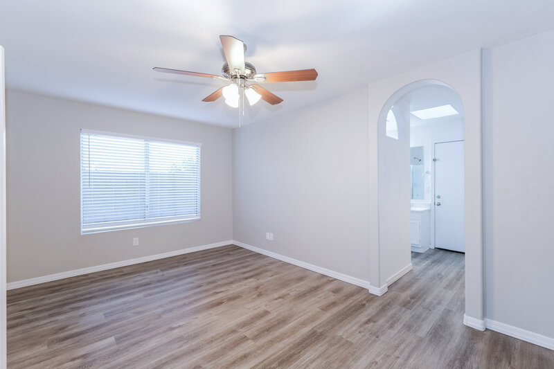 1,990/Mo, 5537 N 76th Dr Glendale, AZ 85303 Main Bedroom View