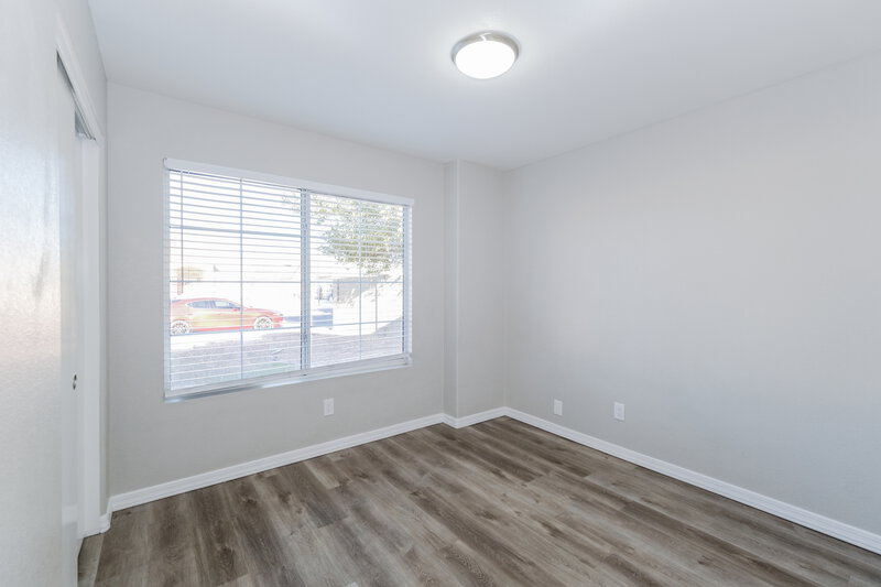 1,990/Mo, 5537 N 76th Dr Glendale, AZ 85303 Bedroom View 2