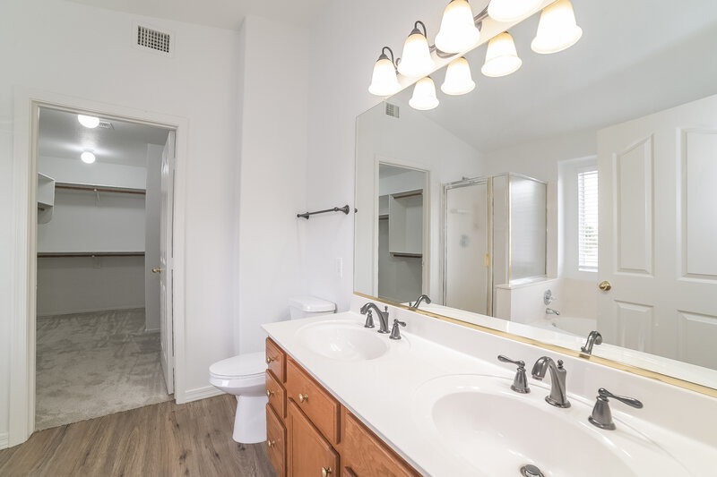 2,810/Mo, 19251 N 79th Dr Glendale, AZ 85308 Main Bathroom View