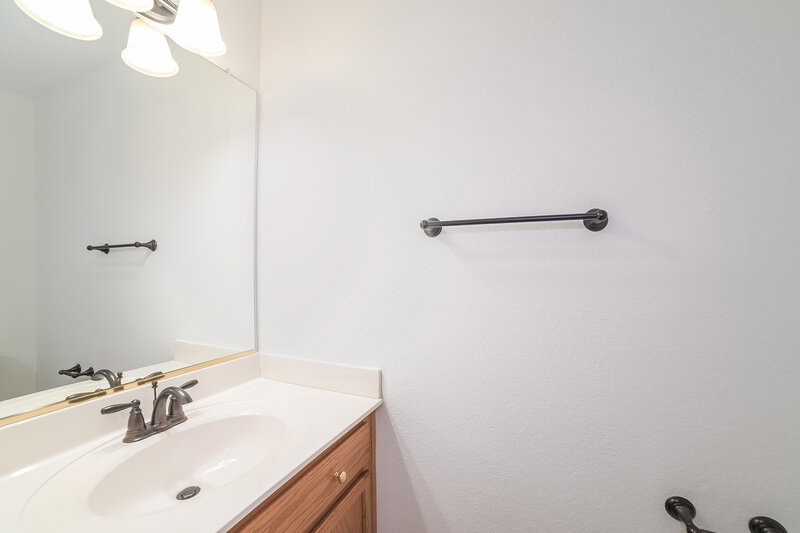 2,810/Mo, 19251 N 79th Dr Glendale, AZ 85308 Bathroom View 2