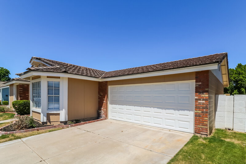 2,025/Mo, 320 E Hartford Ave Phoenix, AZ 85022 Front View