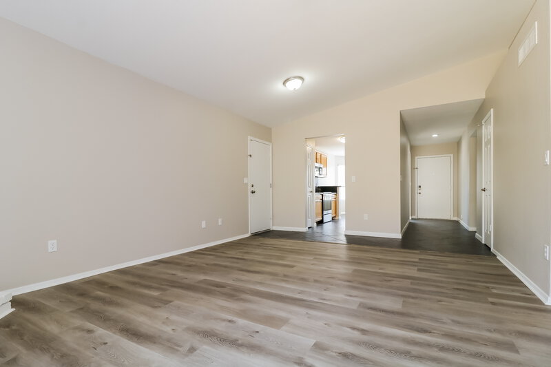 2,025/Mo, 320 E Hartford Ave Phoenix, AZ 85022 Living Room View