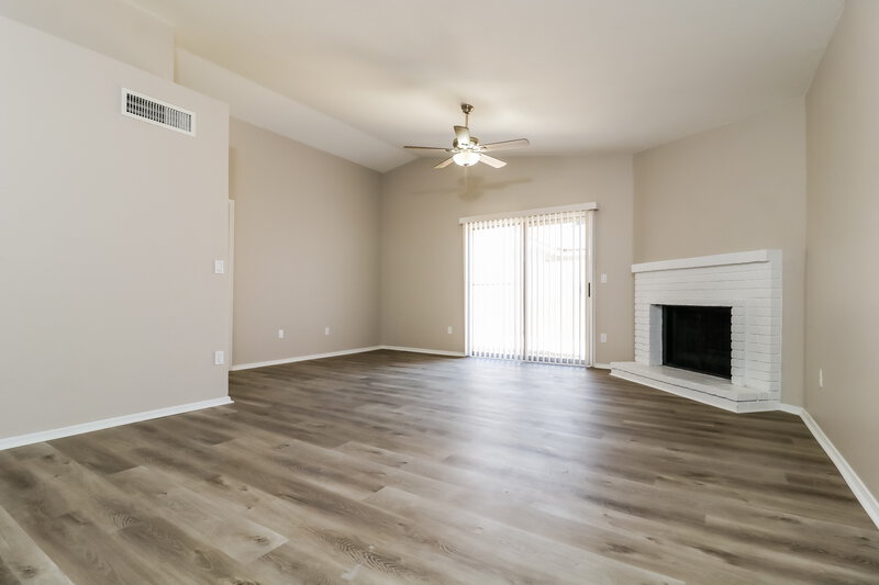 2,025/Mo, 320 E Hartford Ave Phoenix, AZ 85022 Dining Room View