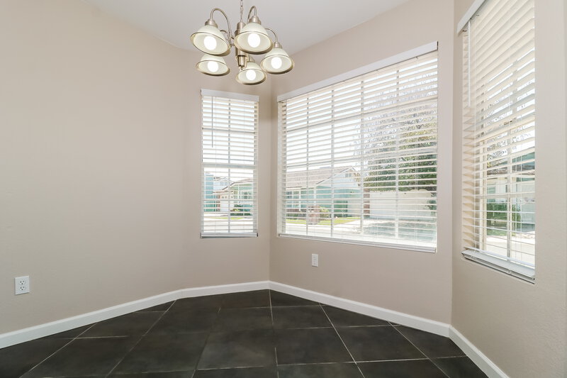 2,025/Mo, 320 E Hartford Ave Phoenix, AZ 85022 Breakfast Nook View