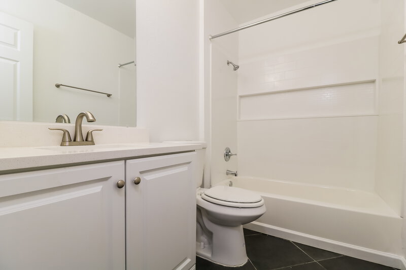 2,025/Mo, 320 E Hartford Ave Phoenix, AZ 85022 Bathroom View