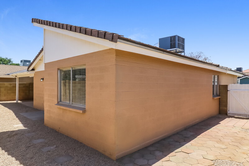 2,025/Mo, 320 E Hartford Ave Phoenix, AZ 85022 Rear View 2