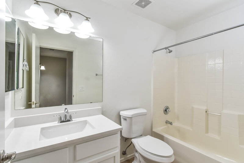 1,790/Mo, 15345 W Laurel Ln Surprise, AZ 85379 Bathroom View