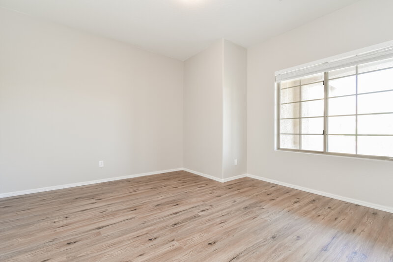 1,880/Mo, 17747 W Port Royale Ln Surprise, AZ 85388 Office View