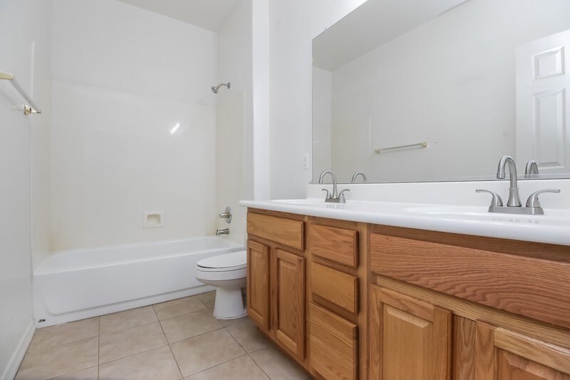 3,090/Mo, 513 W Remington Dr Chandler, AZ 85286 Bathroom View