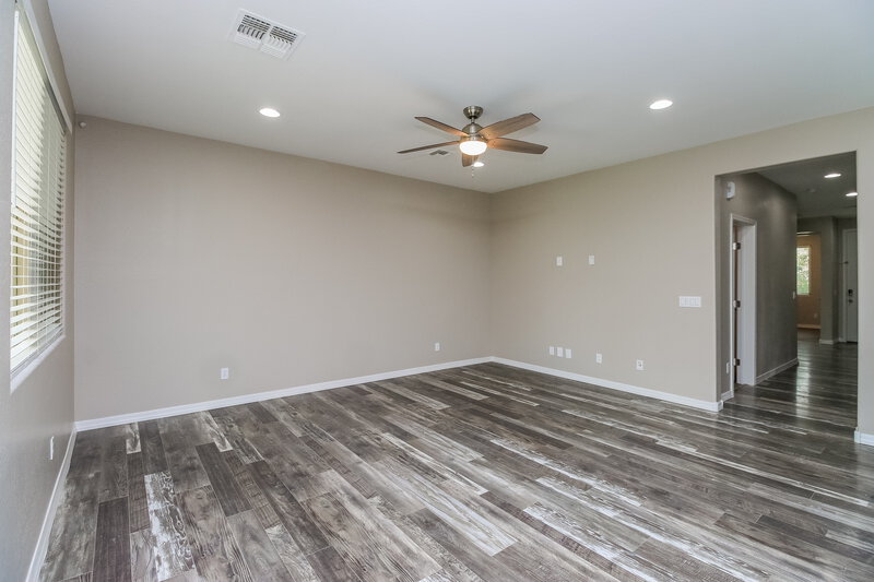2,190/Mo, 4411 W Kirkland Ave Queen Creek, AZ 85142 Living Room View 2