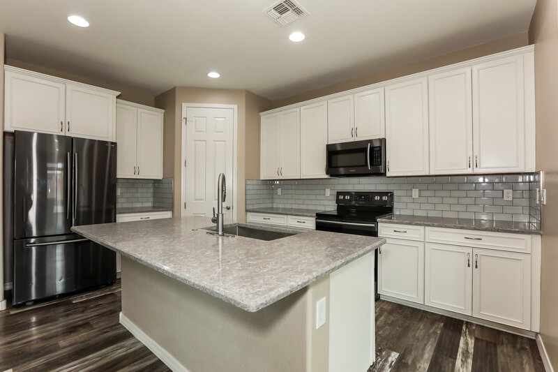 1,895/Mo, 4411 W Kirkland Ave San Tan Valley, AZ 85144 Kitchen View