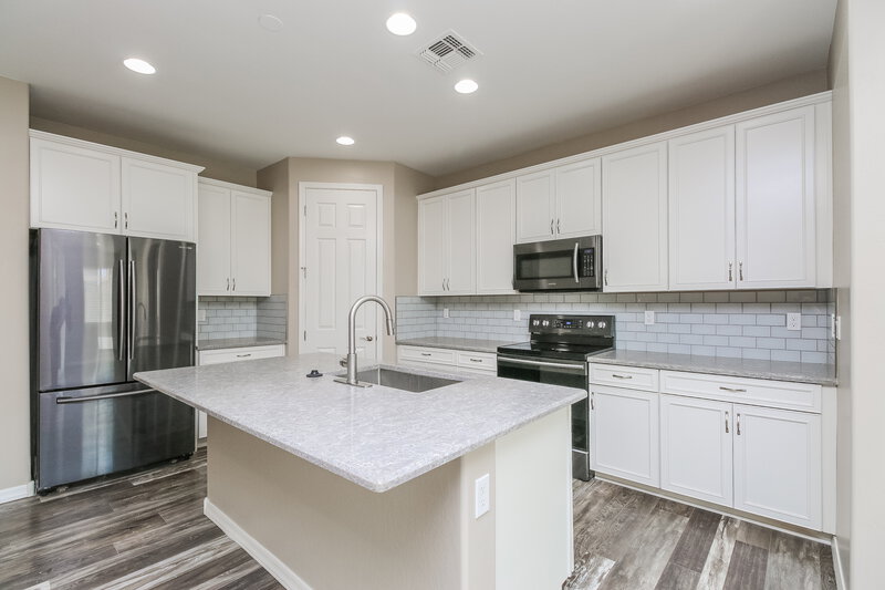 2,190/Mo, 4411 W Kirkland Ave Queen Creek, AZ 85142 Kitchen View 2