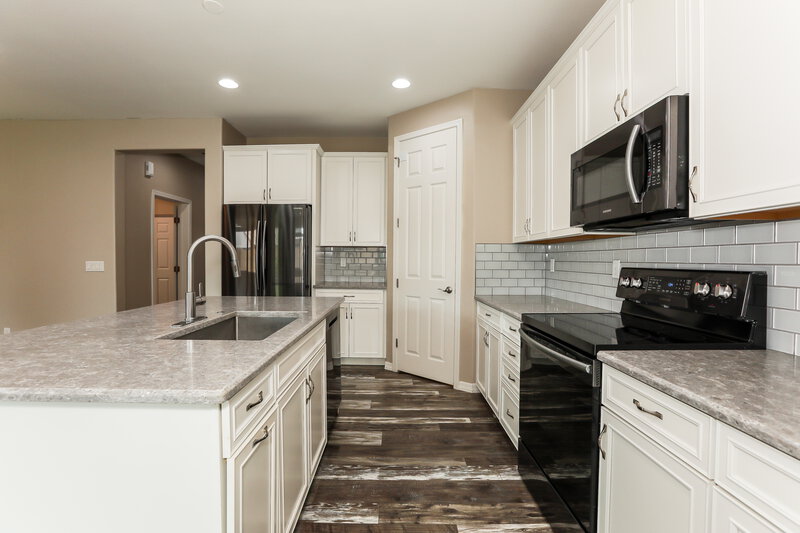 1,895/Mo, 4411 W Kirkland Ave San Tan Valley, AZ 85144 Kitchen View 3