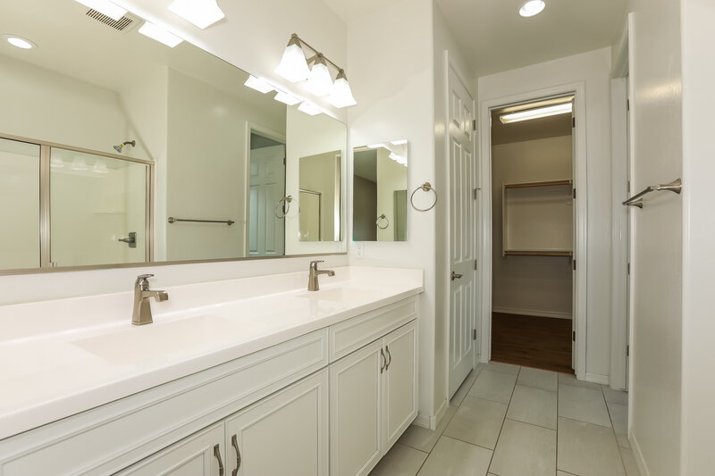 1,895/Mo, 4411 W Kirkland Ave San Tan Valley, AZ 85144 Main Bathroom View