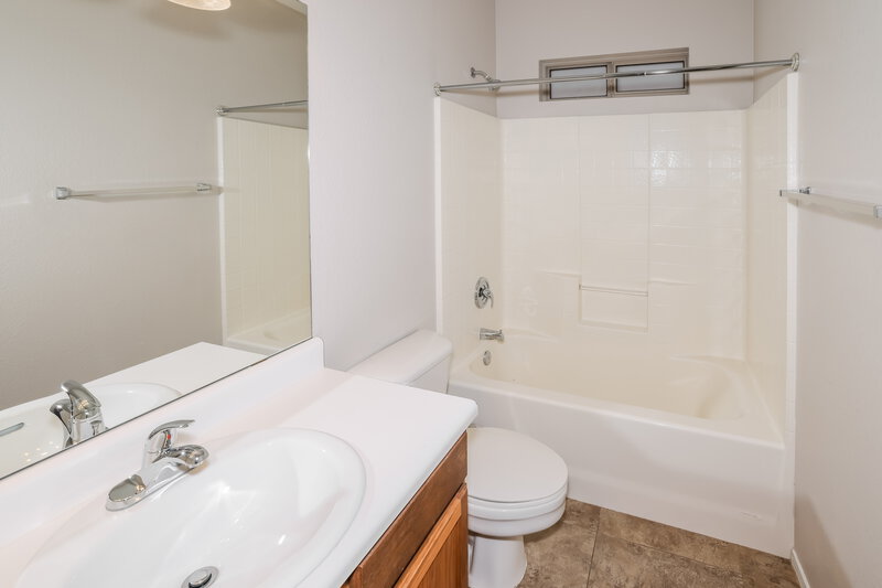 2,205/Mo, 1750 W Union Hills Dr Unit 4 Phoenix, AZ 85027 Bathroom View