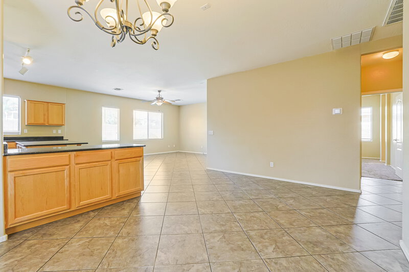 2,440/Mo, 3705 E Jaguar Ave Gilbert, AZ 85298 Dining Room View 2