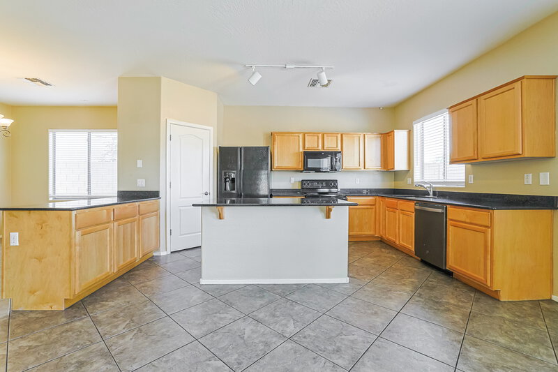 2,440/Mo, 3705 E Jaguar Ave Gilbert, AZ 85298 Kitchen View