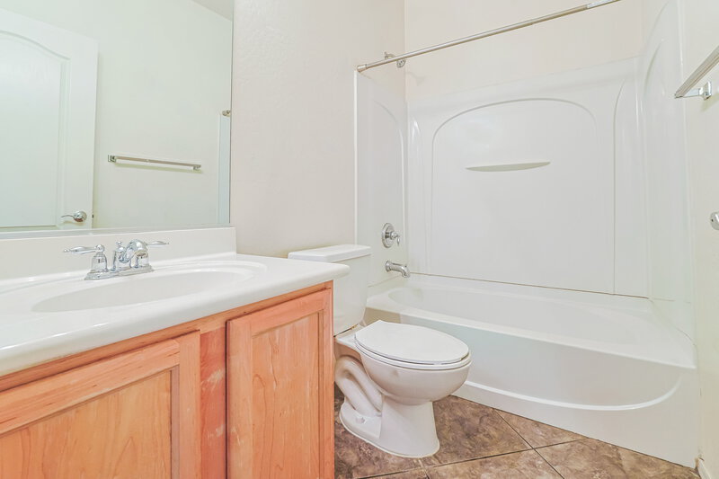 2,440/Mo, 3705 E Jaguar Ave Gilbert, AZ 85298 Bathroom View