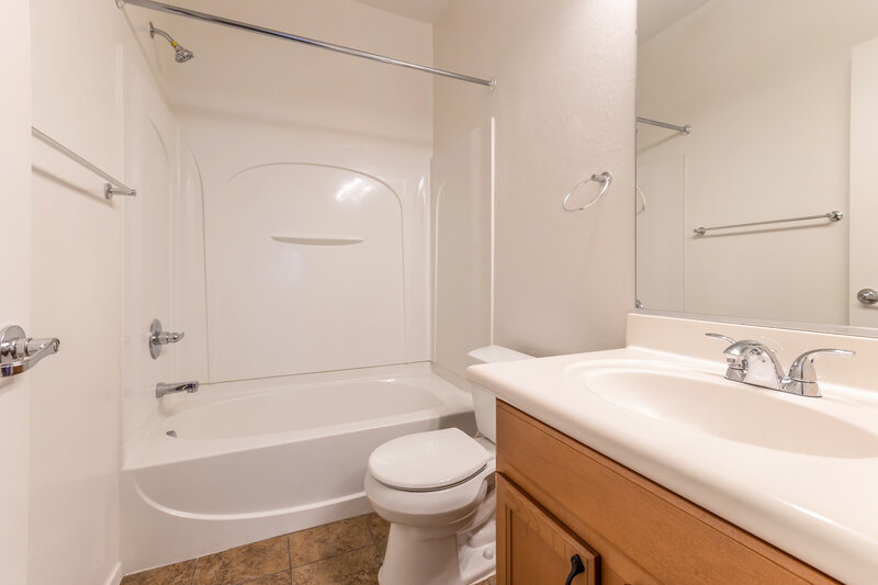 2,270/Mo, 4736 E Redfield Rd Gilbert, AZ 85234 Bathroom View
