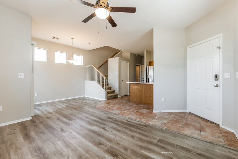 1,885/Mo, 1312 S Boulder Ct Unit B Gilbert, AZ 85296 Living Room View 3