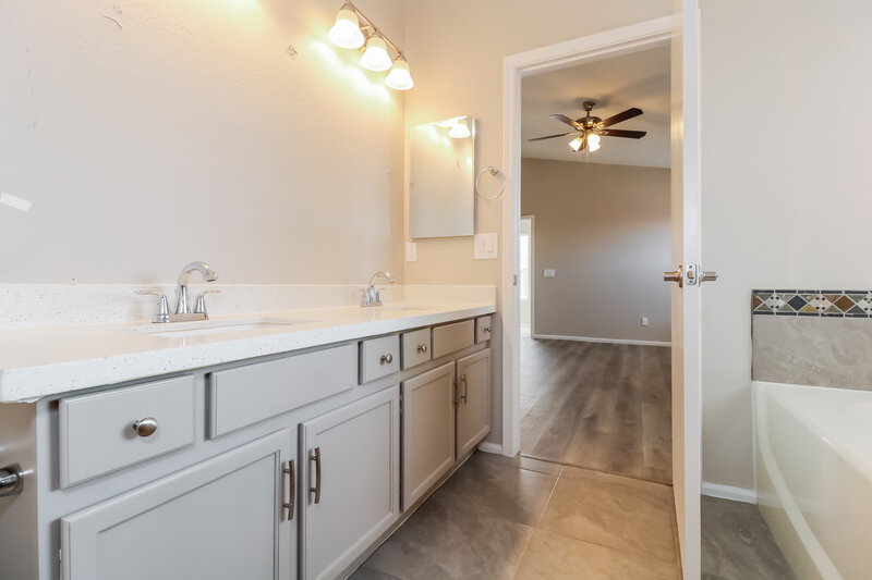 2,050/Mo, 15669 W Ripple Rd Goodyear, AZ 85338 Main Bathroom View