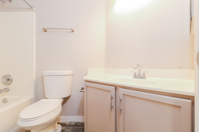 2,050/Mo, 15669 W Ripple Rd Goodyear, AZ 85338 Bathroom View