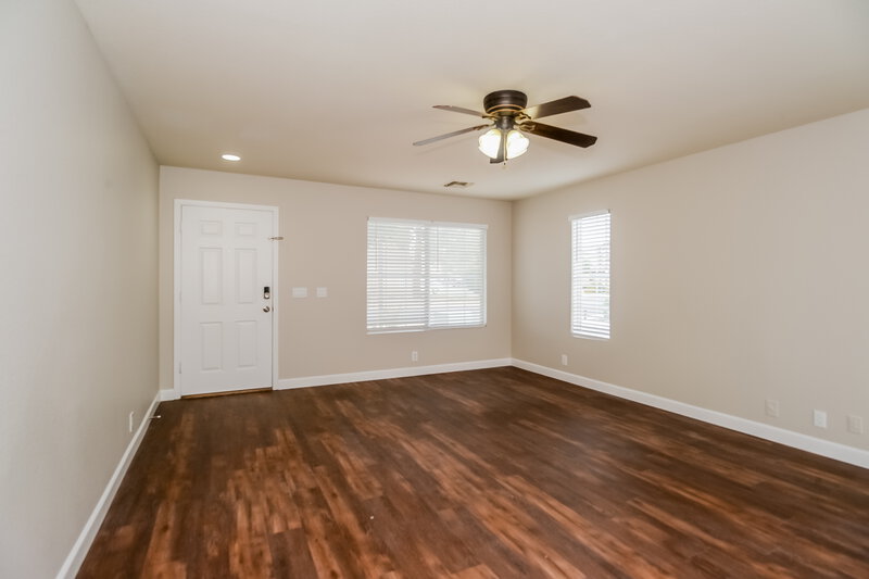 2,185/Mo, 1344 S Portland Ave Gilbert, AZ 85296 Living Room View 2