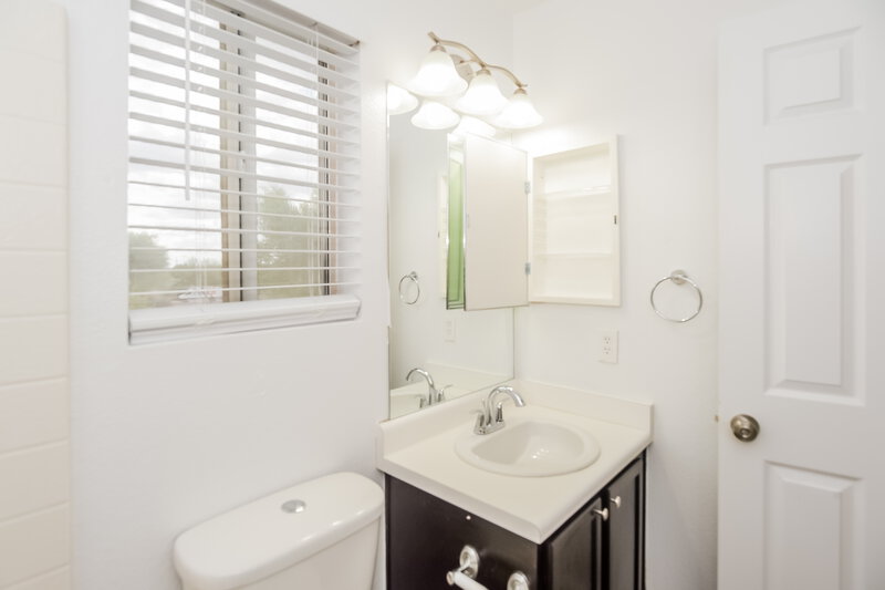 2,185/Mo, 1344 S Portland Ave Gilbert, AZ 85296 Main Bathroom View 2