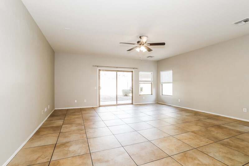 1,910/Mo, 5218 W Glass Ln Laveen, AZ 85339 Living Room View