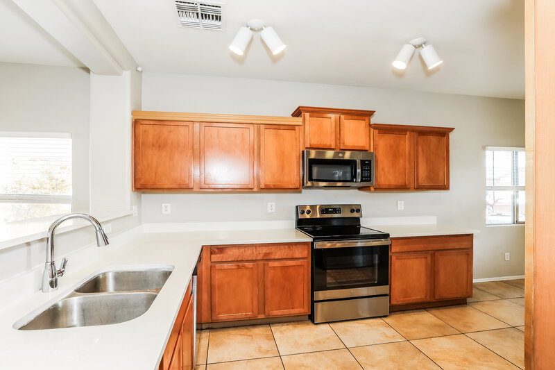 1,910/Mo, 5218 W Glass Ln Laveen, AZ 85339 Kitchen View 2