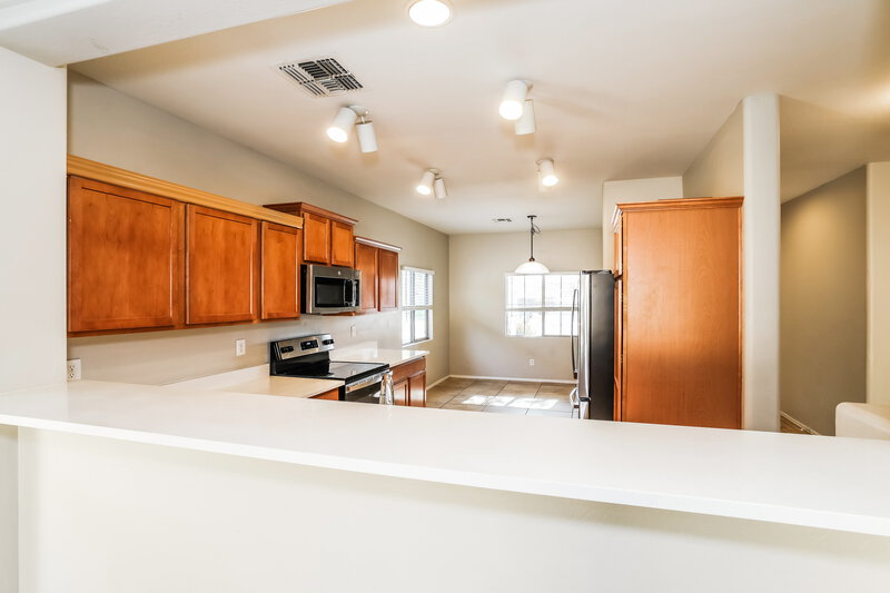 1,910/Mo, 5218 W Glass Ln Laveen, AZ 85339 Kitchen View 3