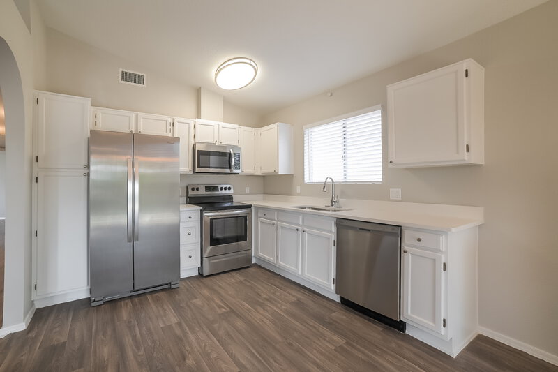 2,480/Mo, 8925 W Virginia Ave Phoenix, AZ 85037 Kitchen View