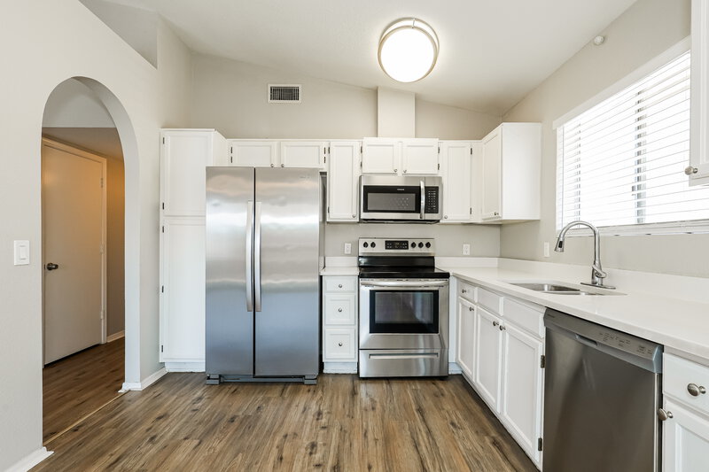 2,525/Mo, 8925 W Virginia Ave Phoenix, AZ 85037 Kitchen View