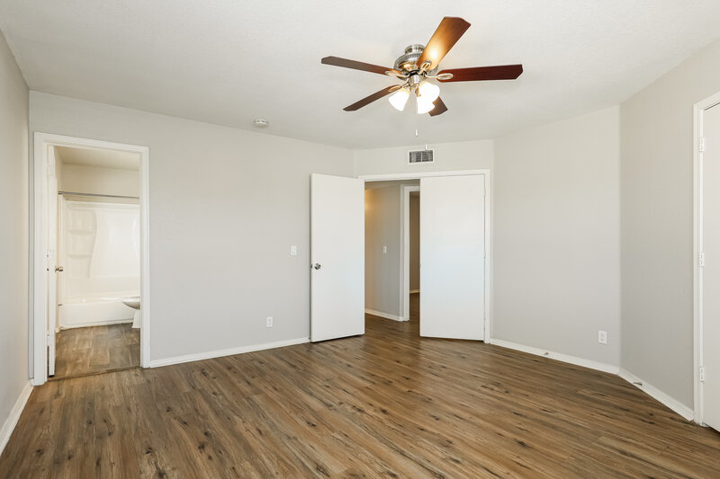 2,525/Mo, 8925 W Virginia Ave Phoenix, AZ 85037 Main Bedroom View 2