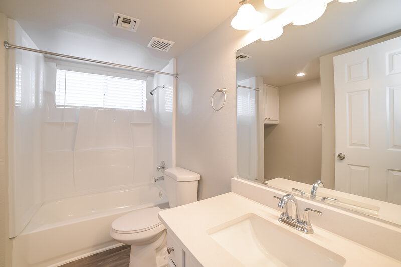 2,480/Mo, 8925 W Virginia Ave Phoenix, AZ 85037 Bathroom View