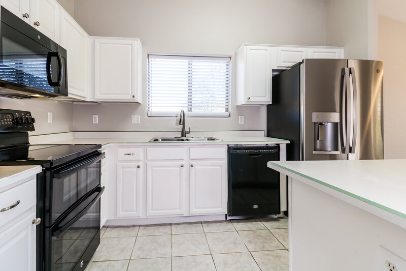 2,230/Mo, 2201 S 82nd Ln Phoenix, AZ 85043 Kitchen View