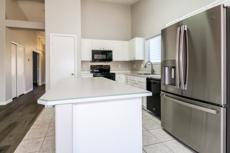 2,230/Mo, 2201 S 82nd Ln Phoenix, AZ 85043 Kitchen View 2