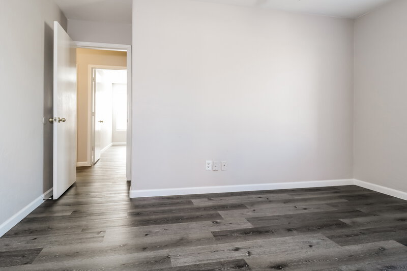 2,230/Mo, 2201 S 82nd Ln Phoenix, AZ 85043 Office View