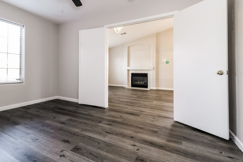 2,230/Mo, 2201 S 82nd Ln Phoenix, AZ 85043 Office View 2