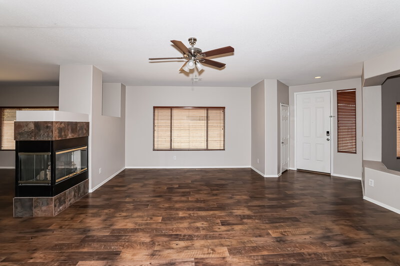 1,950/Mo, 21234 N 94th Ln Peoria, AZ 85382 Living Room View