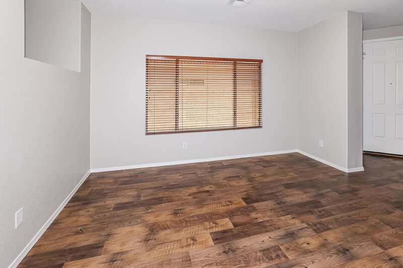 1,950/Mo, 21234 N 94th Ln Peoria, AZ 85382 Living Room View 2