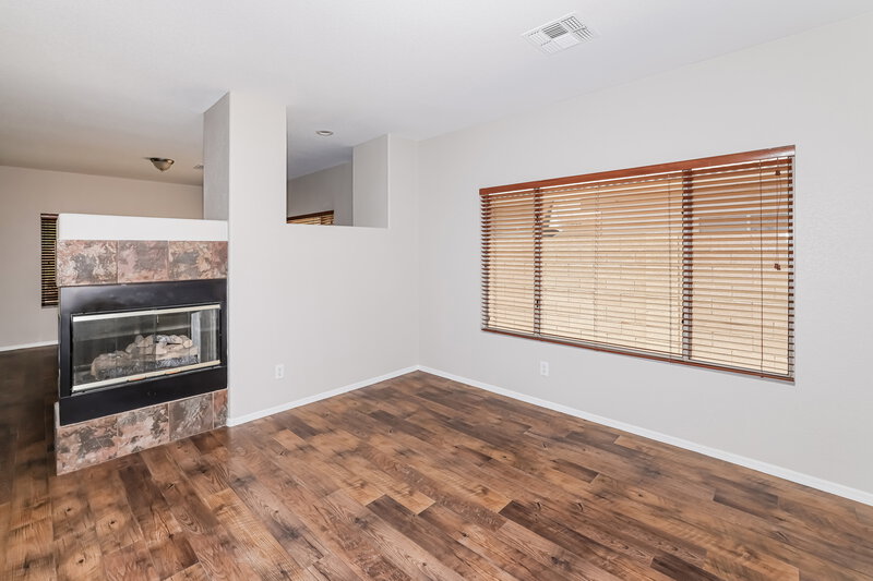 1,950/Mo, 21234 N 94th Ln Peoria, AZ 85382 Living Room View 3