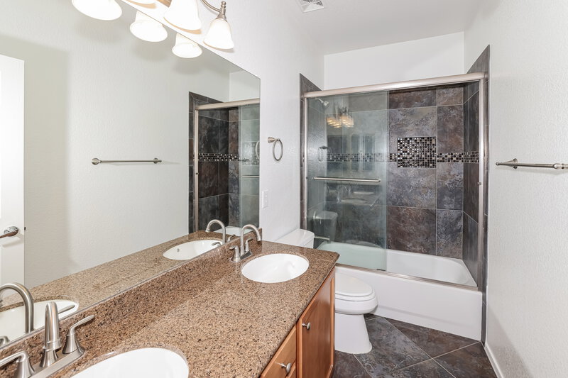 1,950/Mo, 21234 N 94th Ln Peoria, AZ 85382 Bathroom View