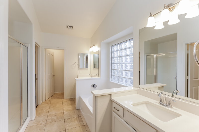 2,855/Mo, 9243 W Salter Dr Peoria, AZ 85382 Main Bathroom View
