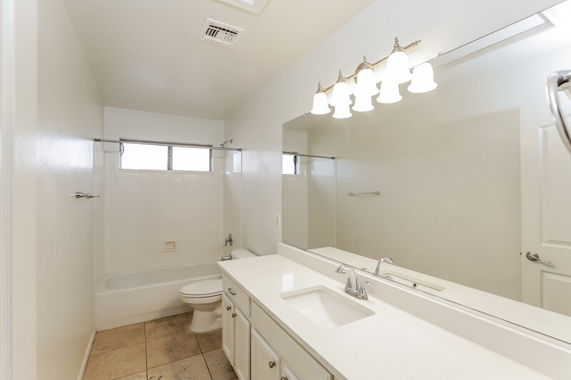 2,855/Mo, 9243 W Salter Dr Peoria, AZ 85382 Bathroom View 2