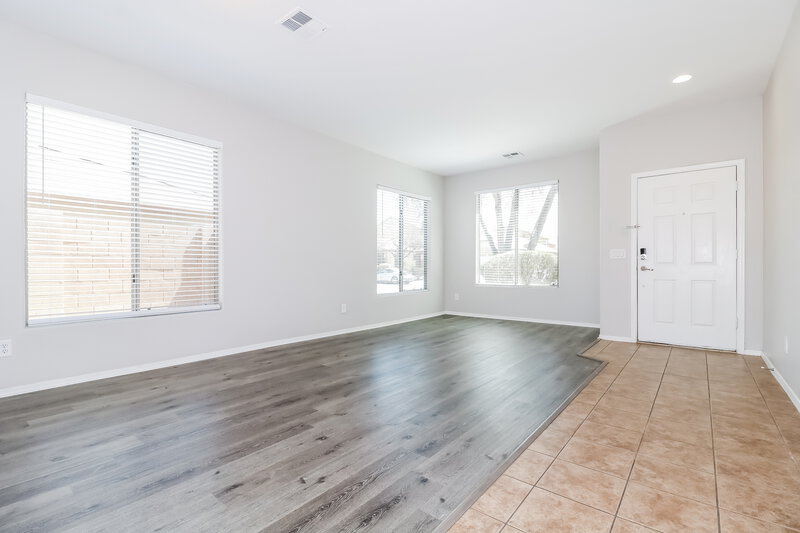 2,550/Mo, 4620 W Ellis St Laveen, AZ 85339 Living Room View